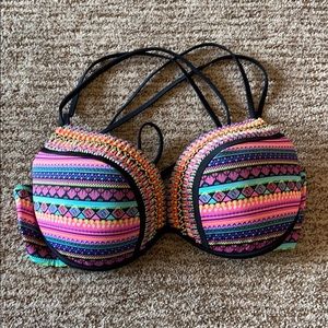 Very pretty bikini top.